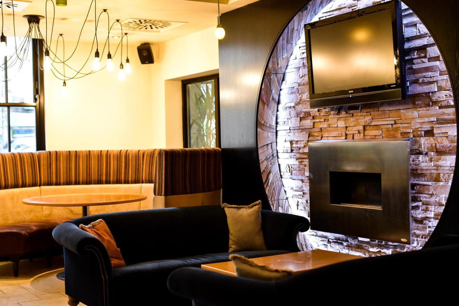 The Bluebell Hotel Neath Ngoại thất bức ảnh