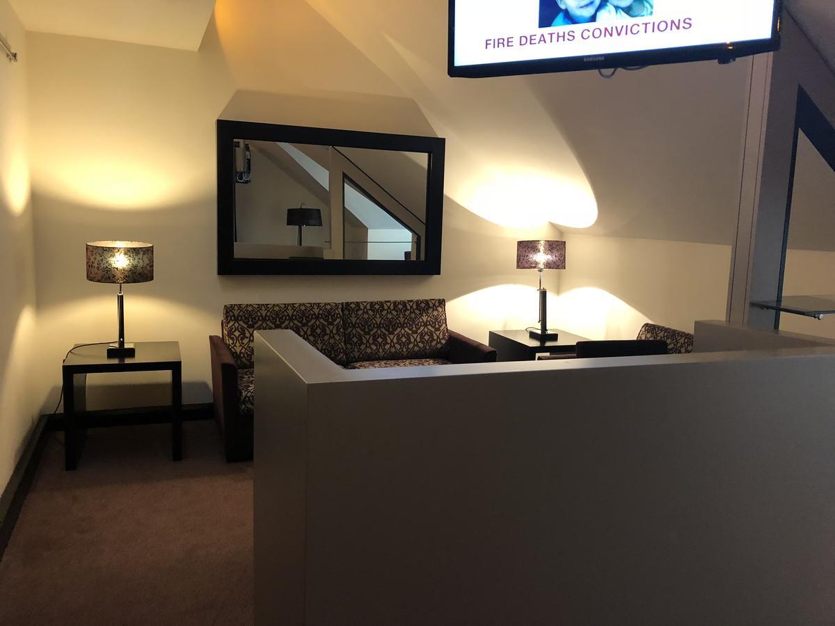 The Bluebell Hotel Neath Ngoại thất bức ảnh