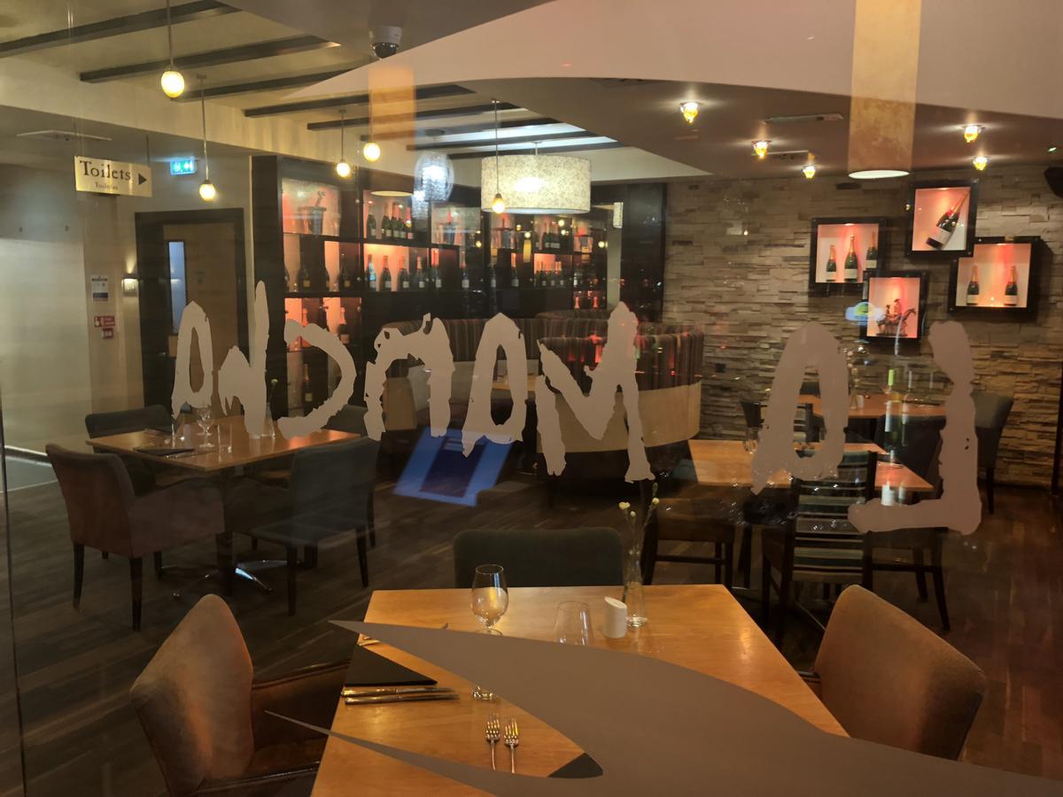 The Bluebell Hotel Neath Ngoại thất bức ảnh