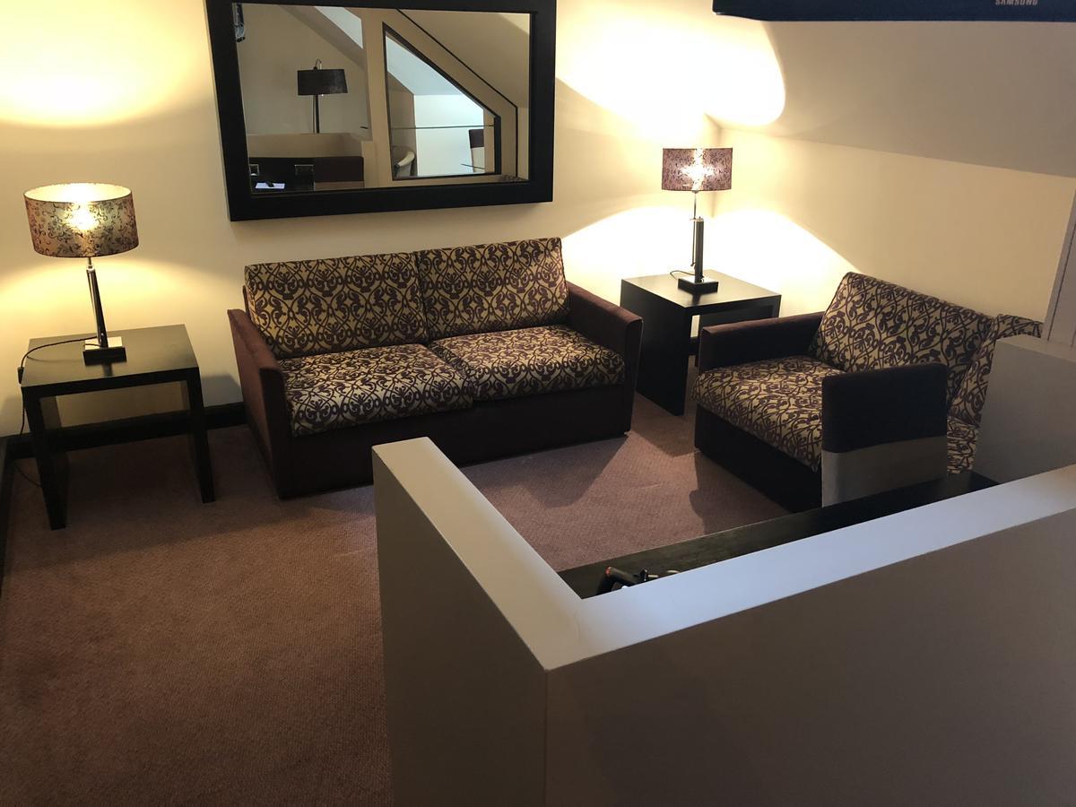The Bluebell Hotel Neath Ngoại thất bức ảnh