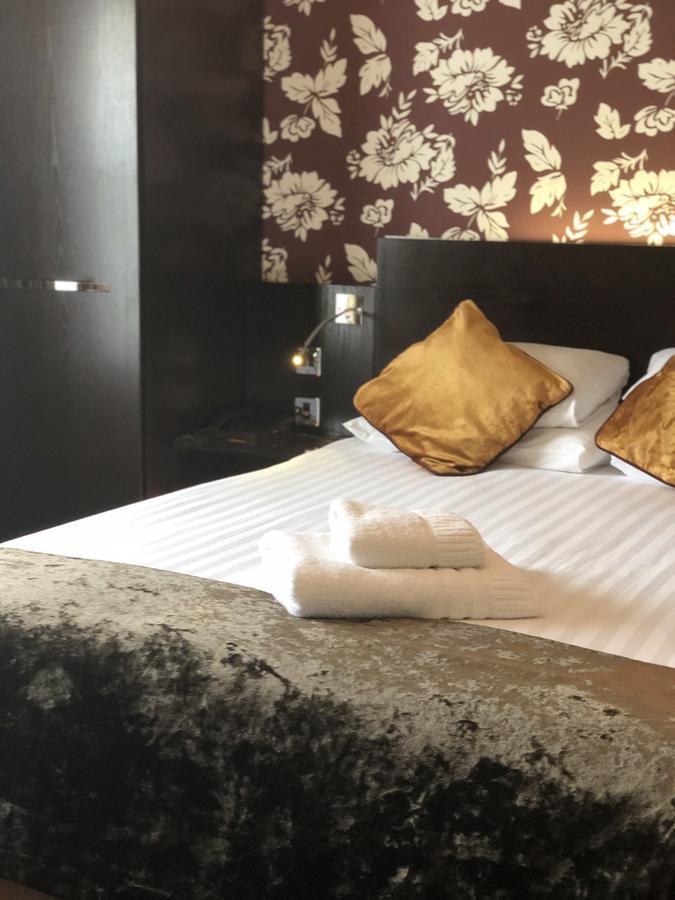 The Bluebell Hotel Neath Ngoại thất bức ảnh