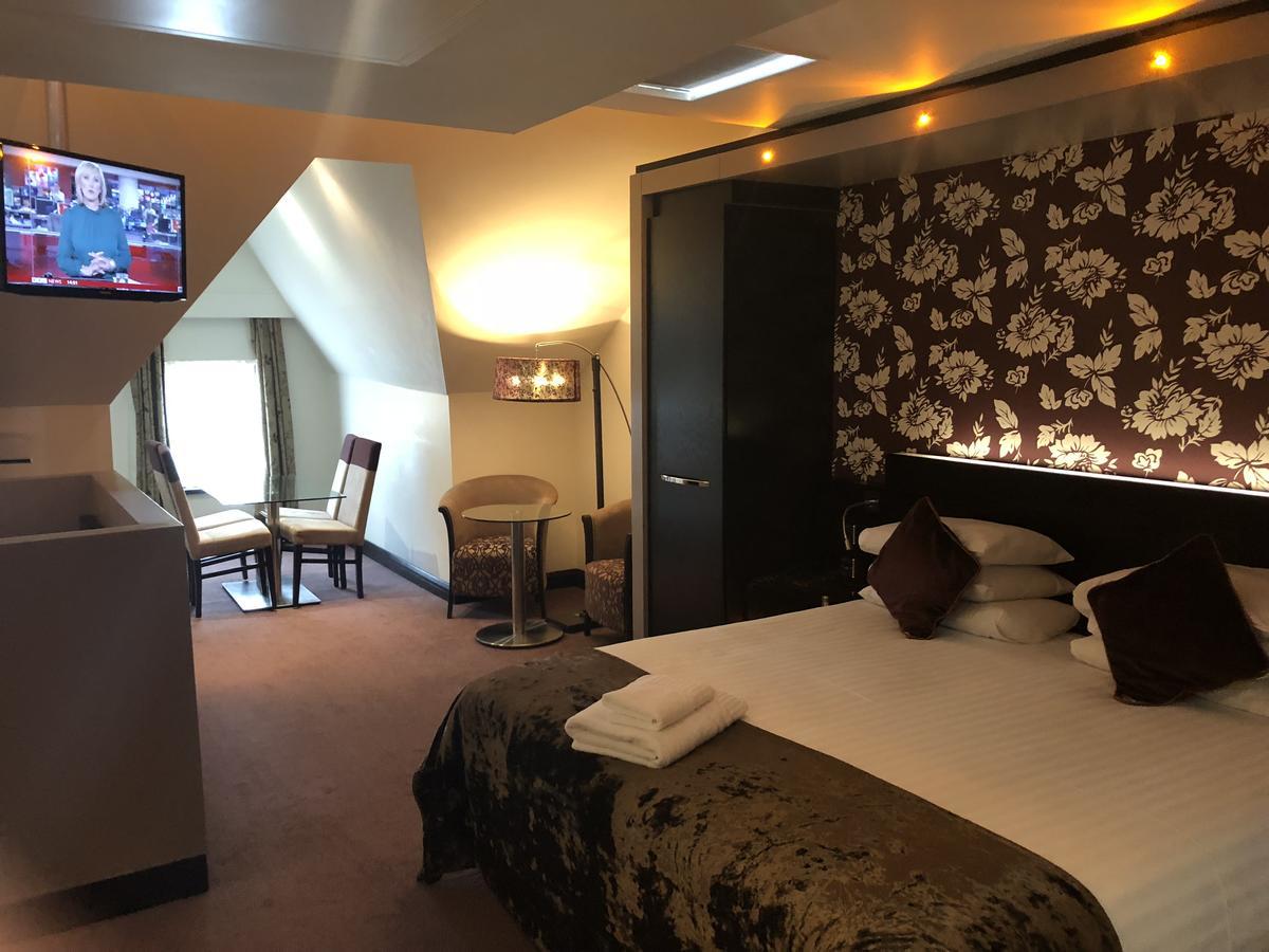 The Bluebell Hotel Neath Ngoại thất bức ảnh