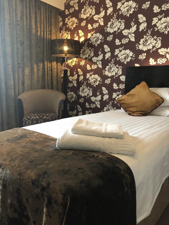 The Bluebell Hotel Neath Ngoại thất bức ảnh