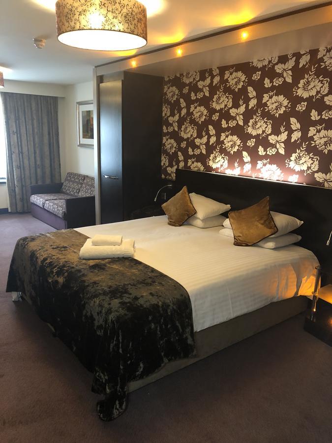 The Bluebell Hotel Neath Ngoại thất bức ảnh