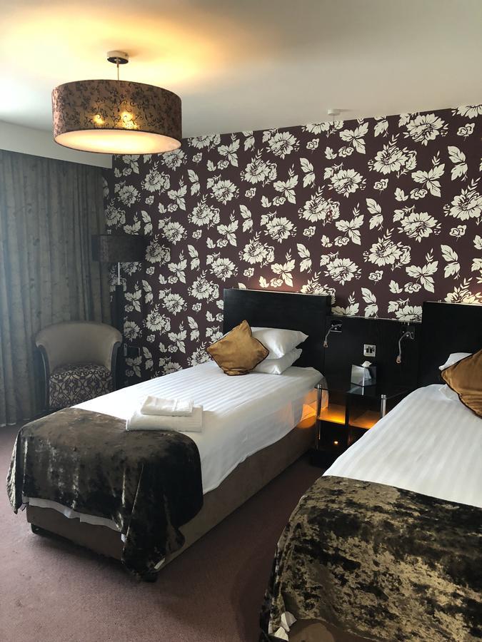 The Bluebell Hotel Neath Ngoại thất bức ảnh