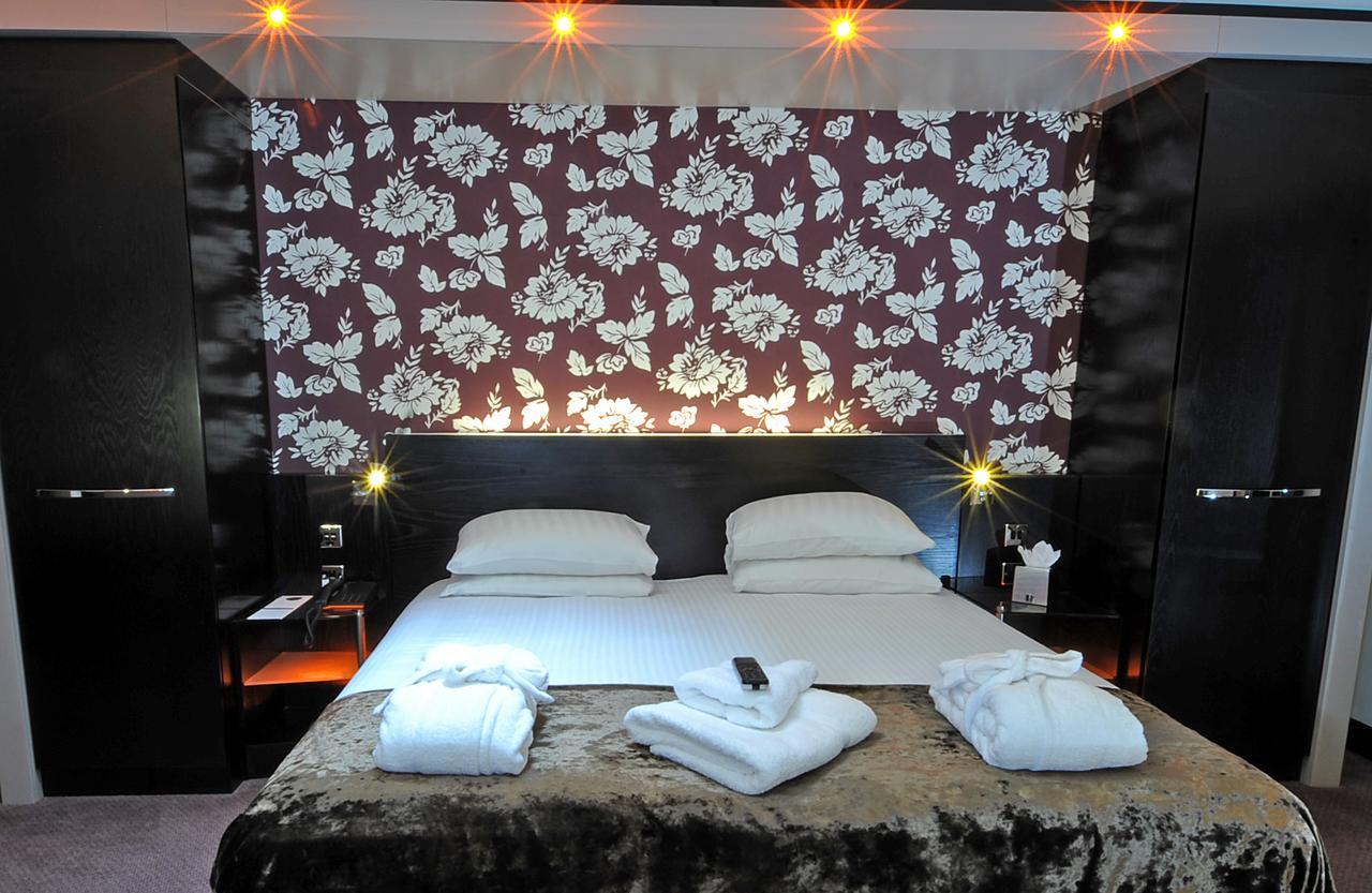 The Bluebell Hotel Neath Ngoại thất bức ảnh